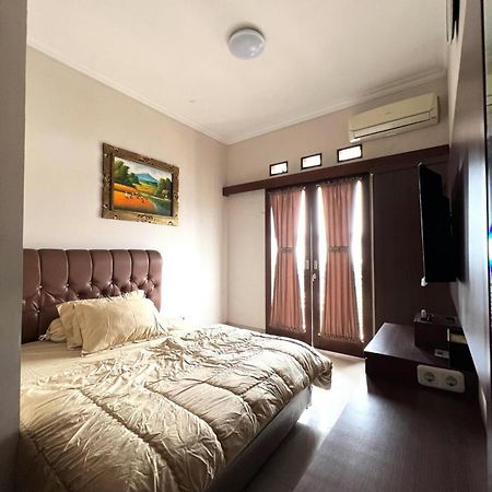 Hens Guesthouse Syariah Gadobangkong Exterior photo