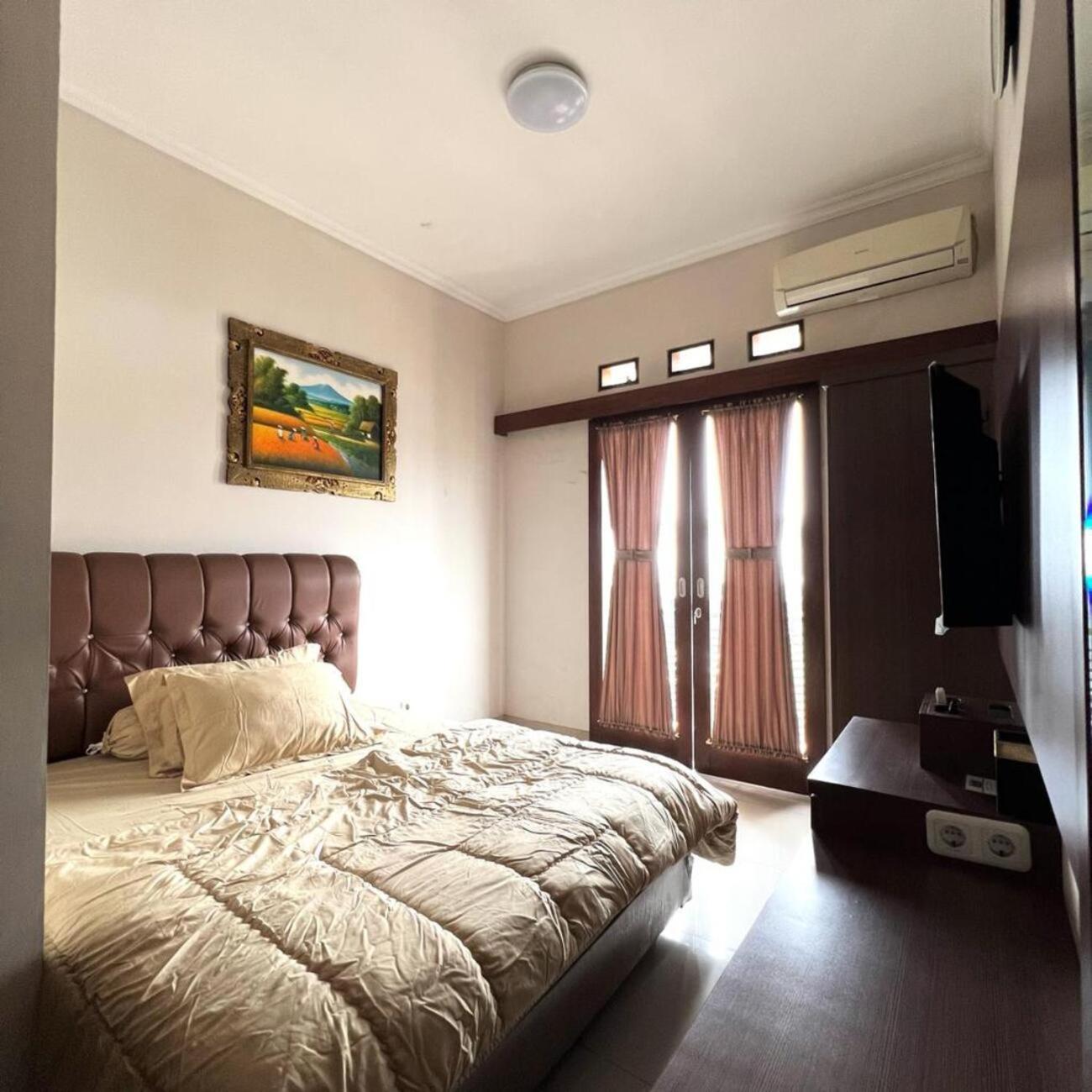 Hens Guesthouse Syariah Gadobangkong Exterior photo